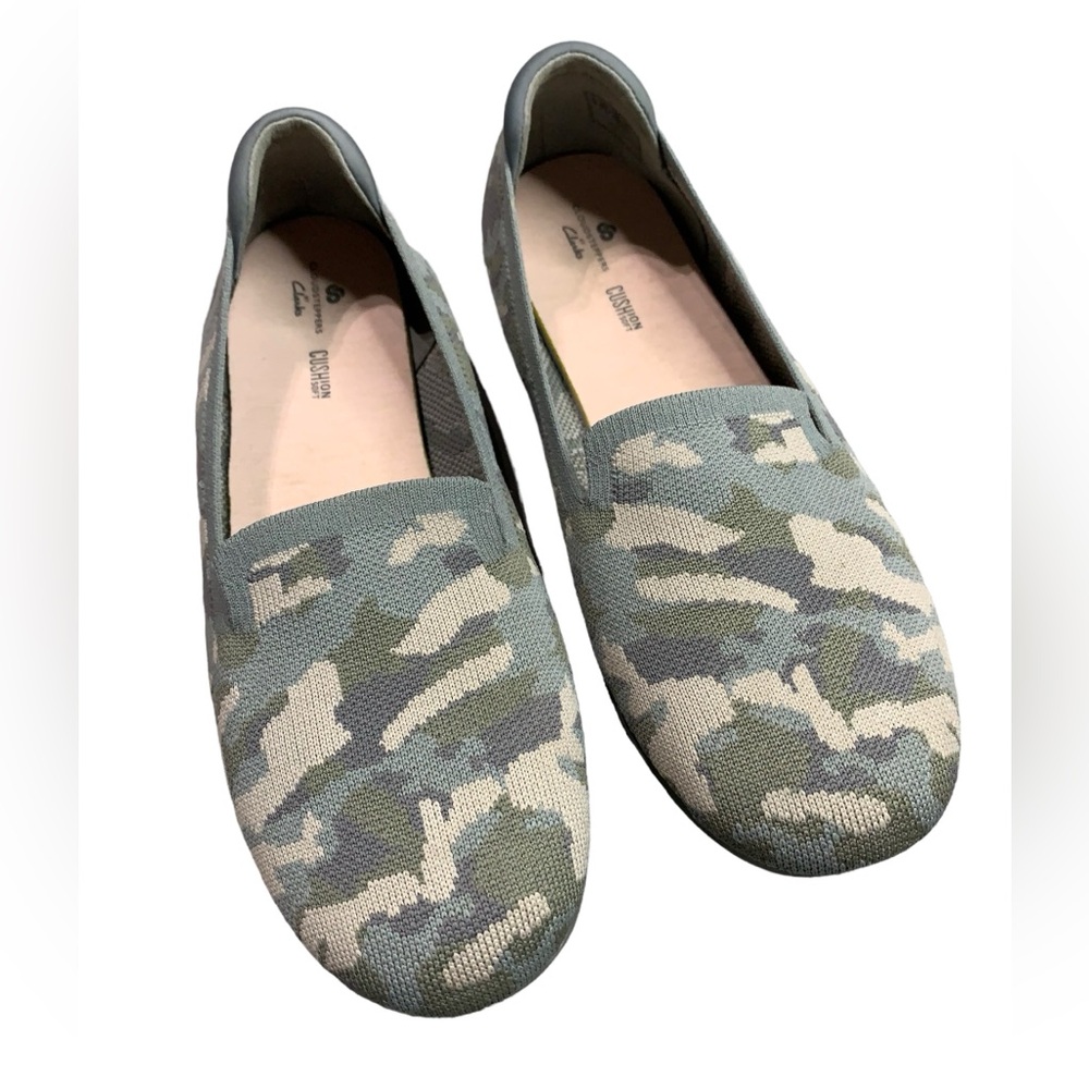 Clarks Cloudsteppers Carly Dream Khaki Camo
Slipon Sz 9.5